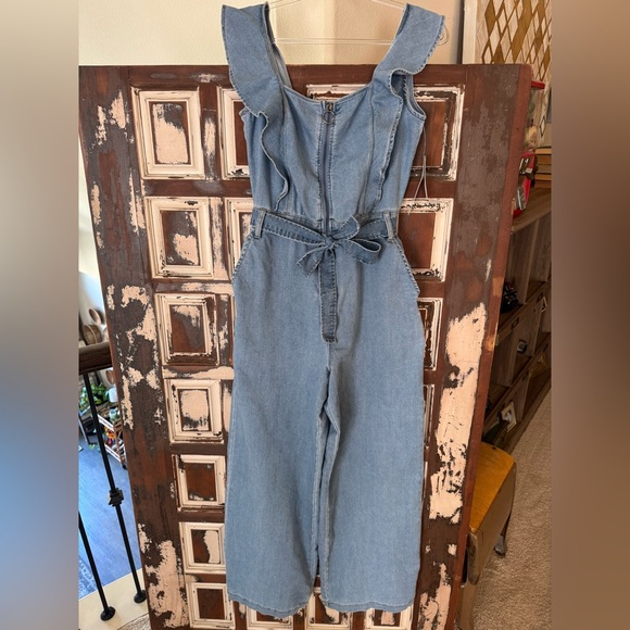 NWT Tinseltown Wide Leg, Ruffle Strap Denim Jumpsuit- size M - Picture 3 of 10